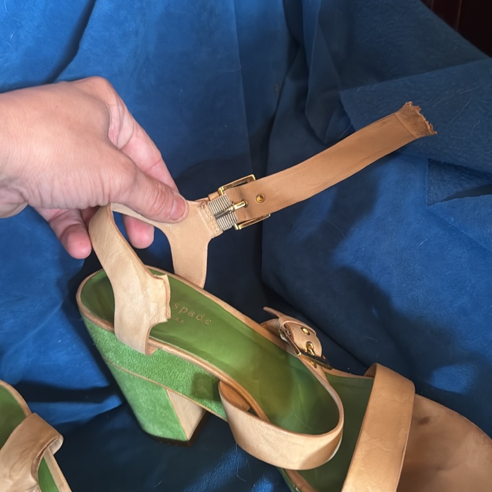 Kate Spade size 6 1/2 light brown leather and green suede sandal,2 broken straps - Picture 9 of 11